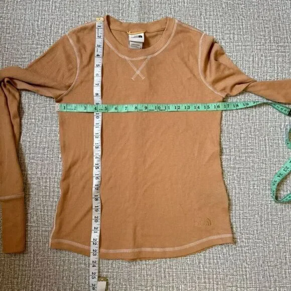 The North Face | Women's Sunpeak Waffle Knit Top w/Thumbholes - Almond Butter, M - Picture 9 of 13